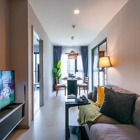 Apartment With Train Access - Luxurious & Cozy